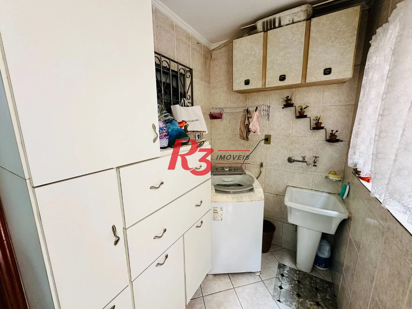 Casa sobreposta à venda 3 quartos suíte 1 vaga Boqueirão Santos
