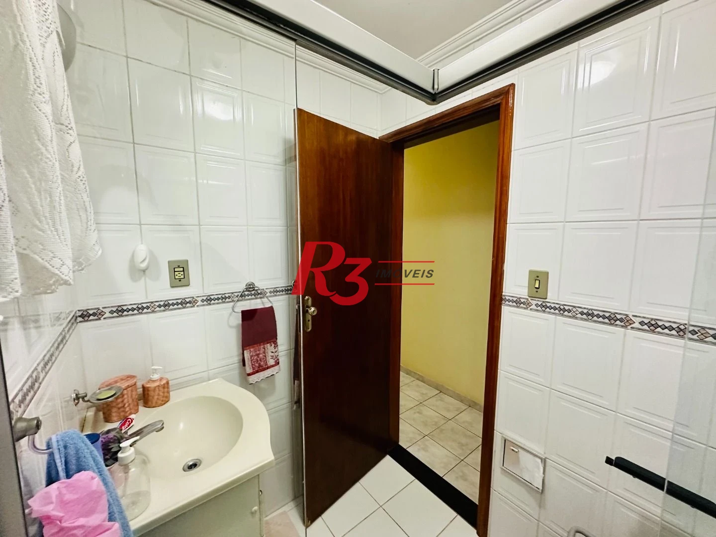 Casa sobreposta à venda 3 quartos suíte 1 vaga Boqueirão Santos