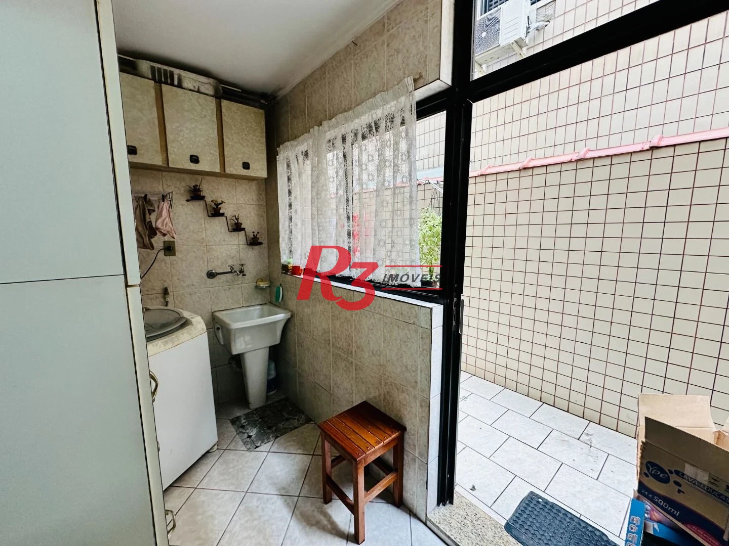 Casa sobreposta à venda 3 quartos suíte 1 vaga Boqueirão Santos