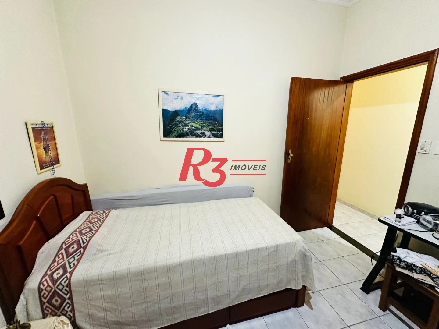 Casa sobreposta à venda 3 quartos suíte 1 vaga Boqueirão Santos