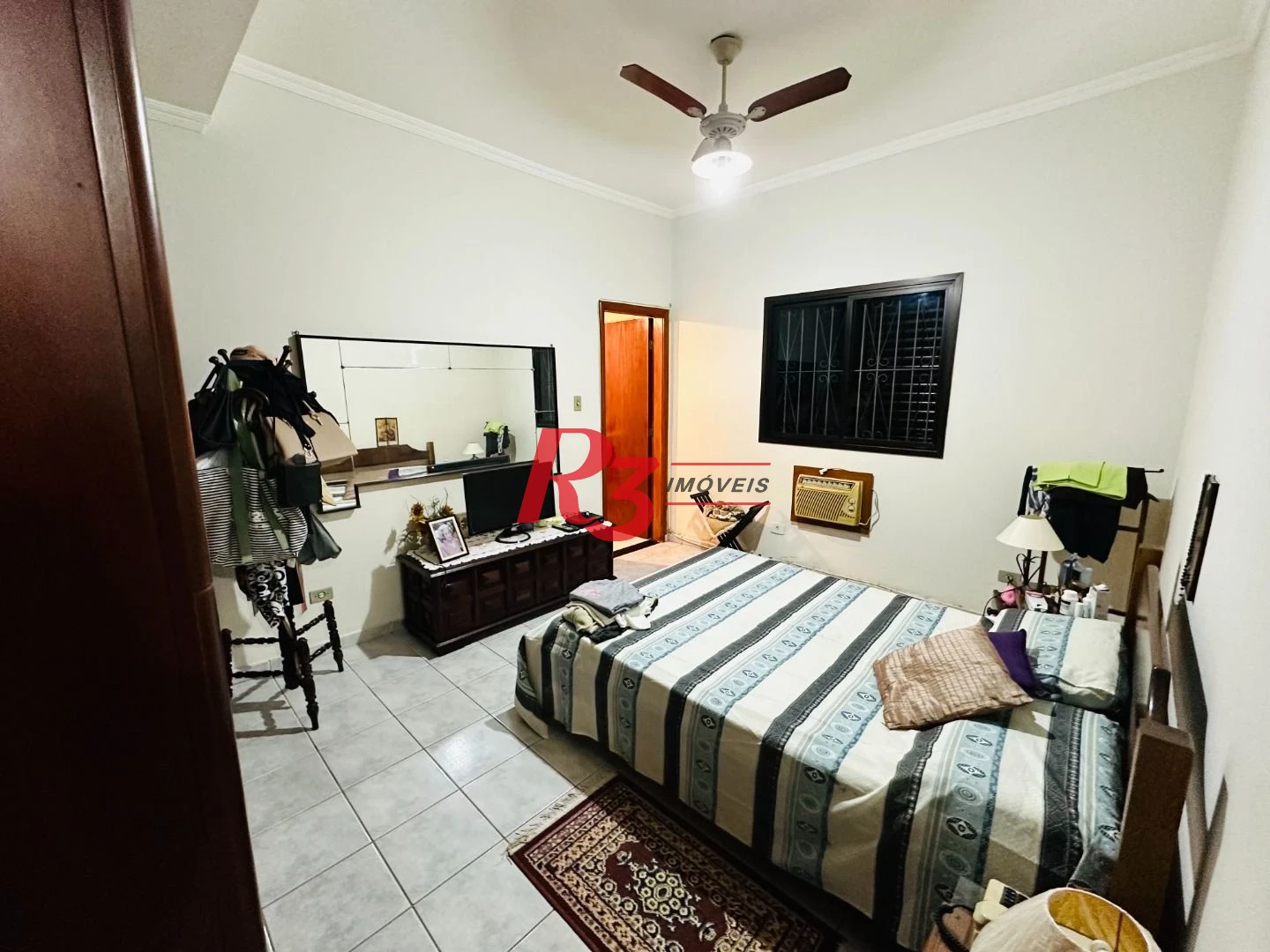 Casa sobreposta à venda 3 quartos suíte 1 vaga Boqueirão Santos