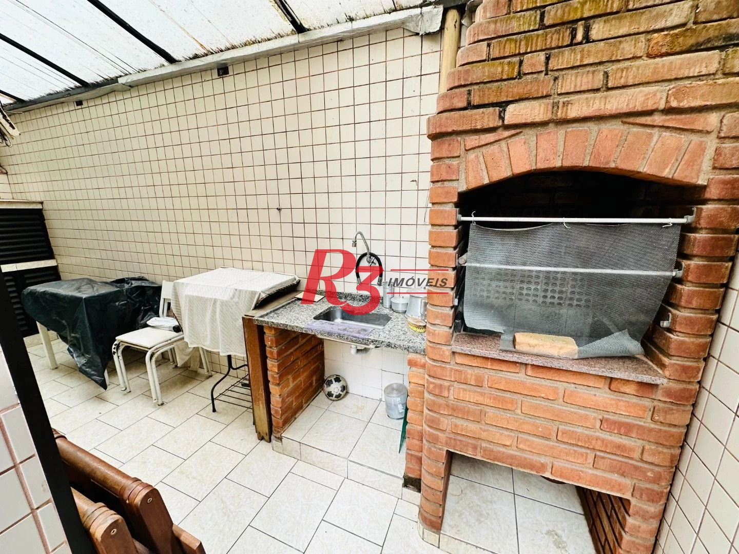 Casa sobreposta à venda 3 quartos suíte 1 vaga Boqueirão Santos