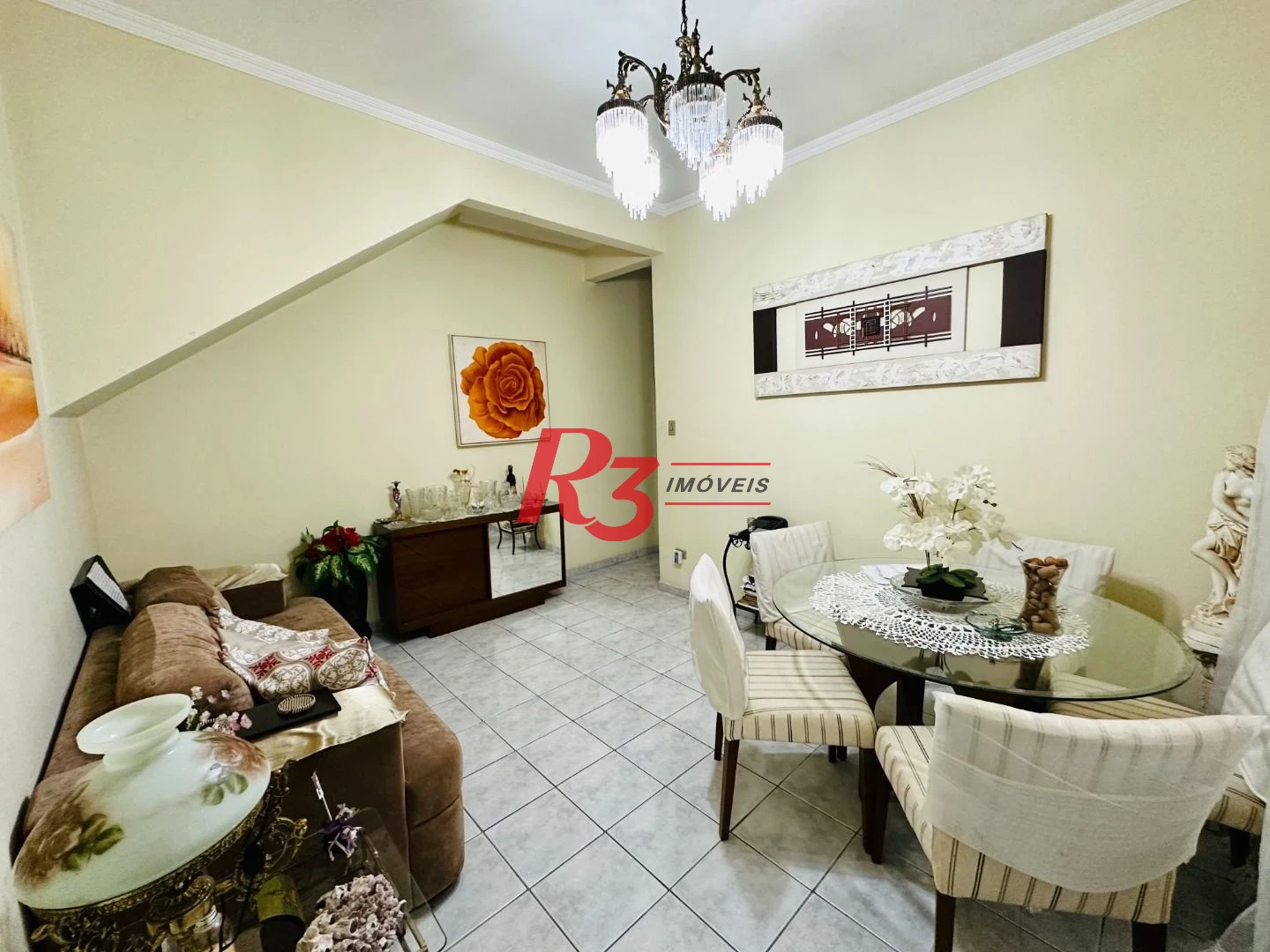 Casa sobreposta à venda 3 quartos suíte 1 vaga Boqueirão Santos