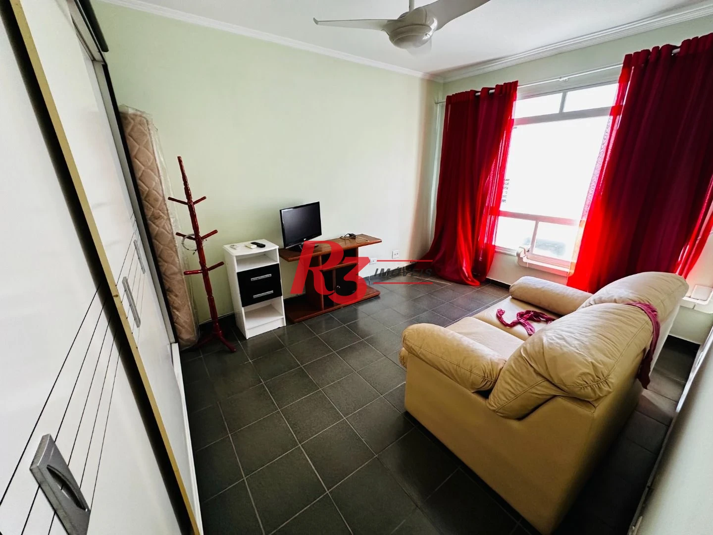 Kitnet com 1 dormitório para alugar, 35 m² por R$ 3.000,00/mês - Gonzaga - Santos/SP
