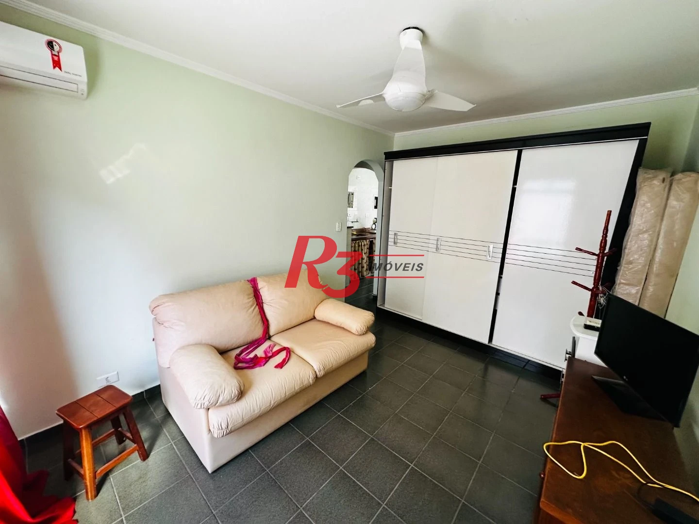 Kitnet com 1 dormitório para alugar, 35 m² por R$ 3.000,00/mês - Gonzaga - Santos/SP