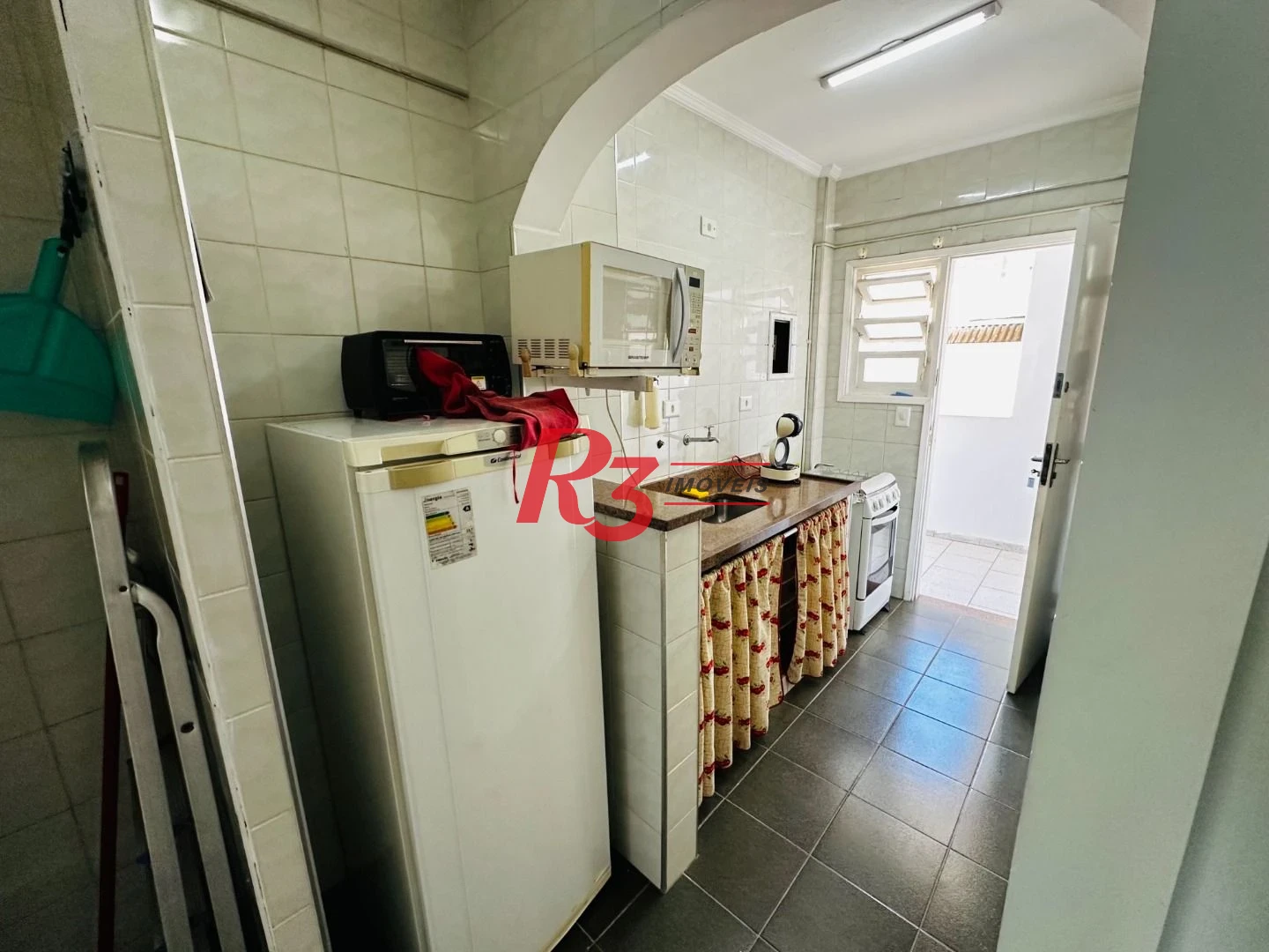 Kitnet com 1 dormitório para alugar, 35 m² por R$ 3.000,00/mês - Gonzaga - Santos/SP