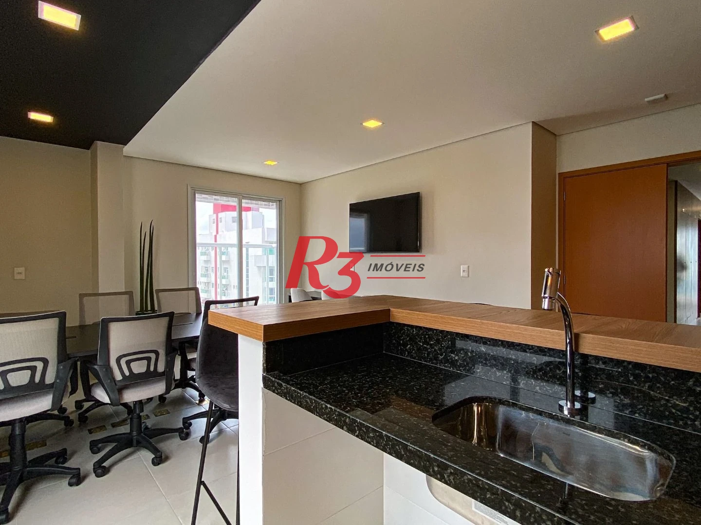 Apartamento com 2 dormitórios para alugar, 65 m² por R$ 6.300/mês - Vila Rica - Santos/SP