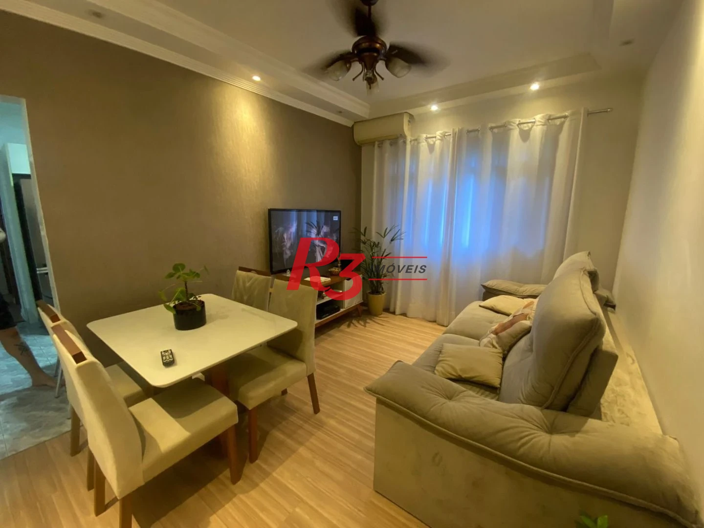 Apartamento com 2 dormitórios à venda, 67 m² por R$ 375.000,00 - Marapé - Santos/SP