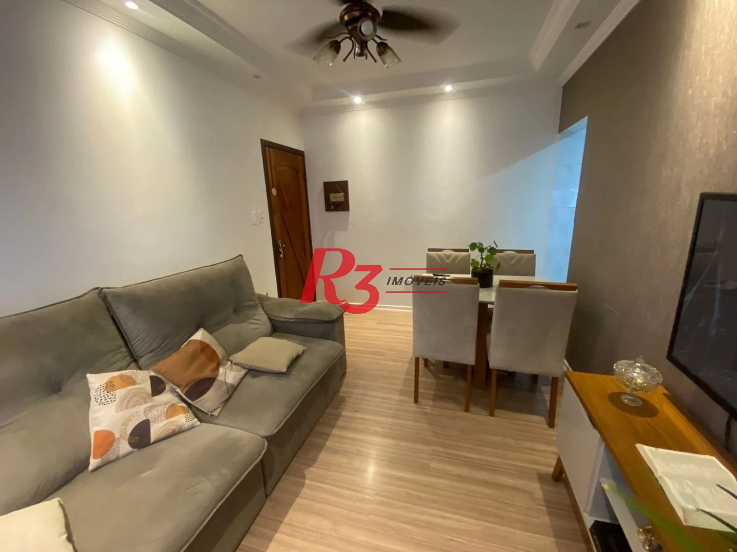 Apartamento com 2 dormitórios à venda, 67 m² por R$ 375.000,00 - Marapé - Santos/SP