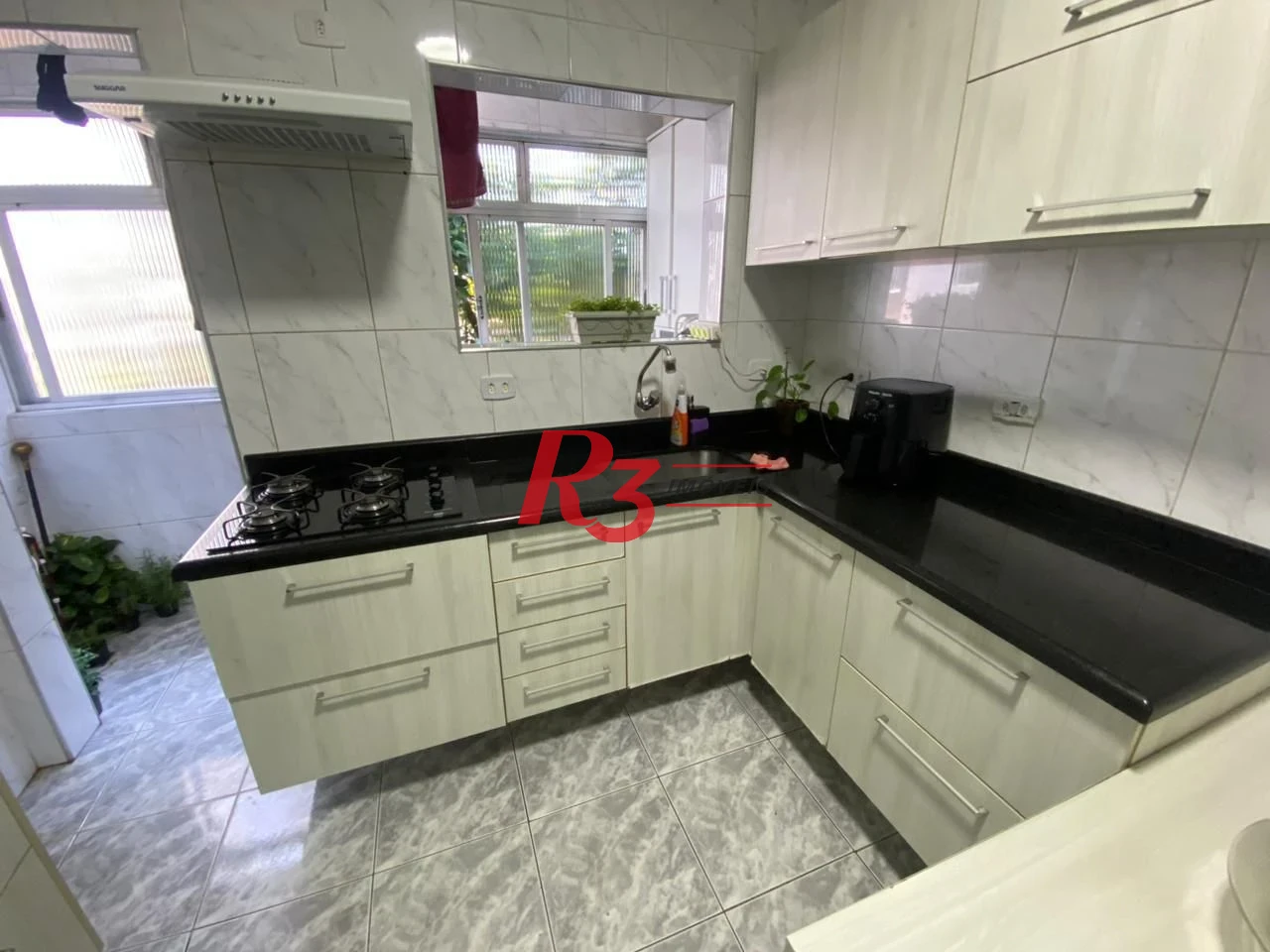 Apartamento com 2 dormitórios à venda, 67 m² por R$ 375.000,00 - Marapé - Santos/SP