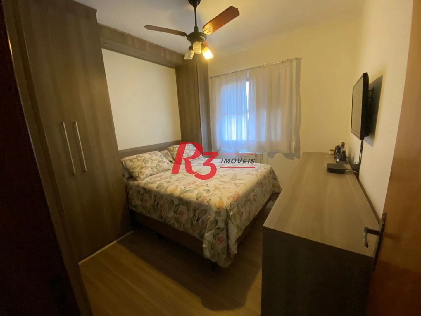 Apartamento com 2 dormitórios à venda, 67 m² por R$ 375.000,00 - Marapé - Santos/SP
