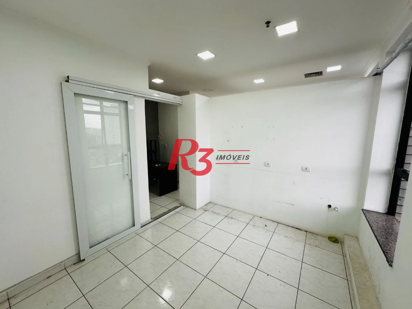 Sala à venda, 43 m² por R$ 380.000,00 - Embaré - Santos/SP