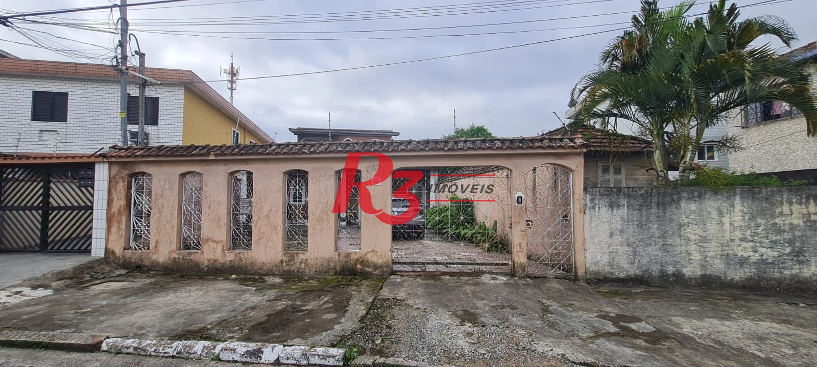 Sobrado com 5 dormitórios à venda, 600 m² por R$ 960.000,00 - Vila Cascatinha - São Vicente/SP