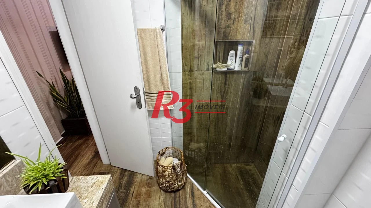 Apartamento á venda 1 quarto com varanda no Gonzaga, Santos