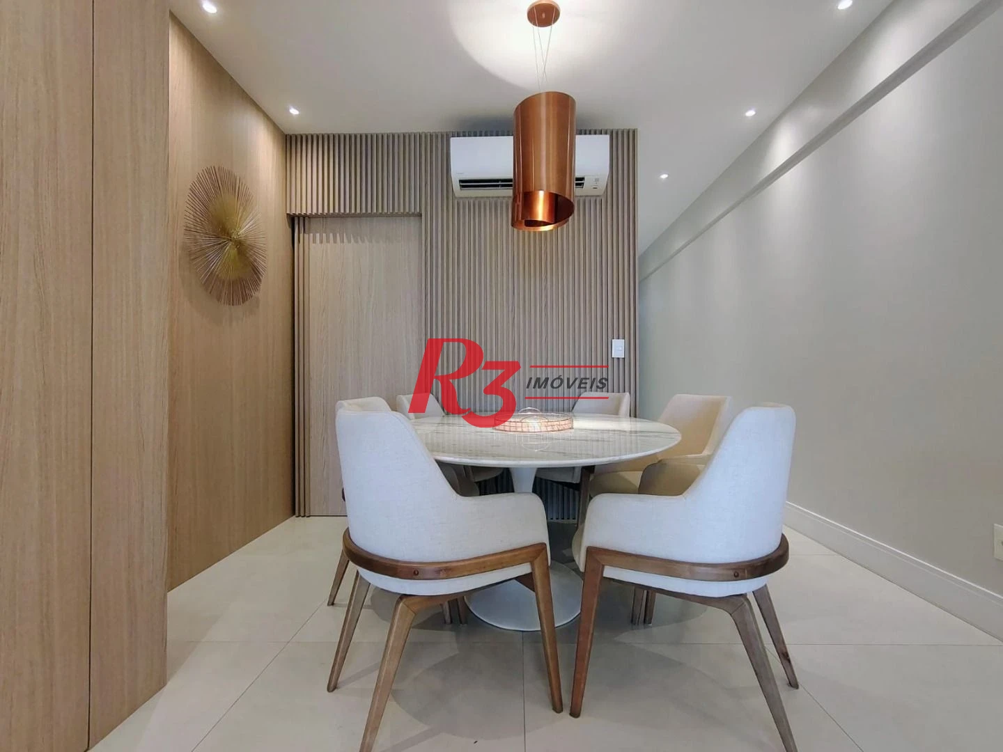 Apartamento com 3 dormitórios para alugar, com 104m², por R$ 15.000,00/mês - Gonzaga - Santos/SP