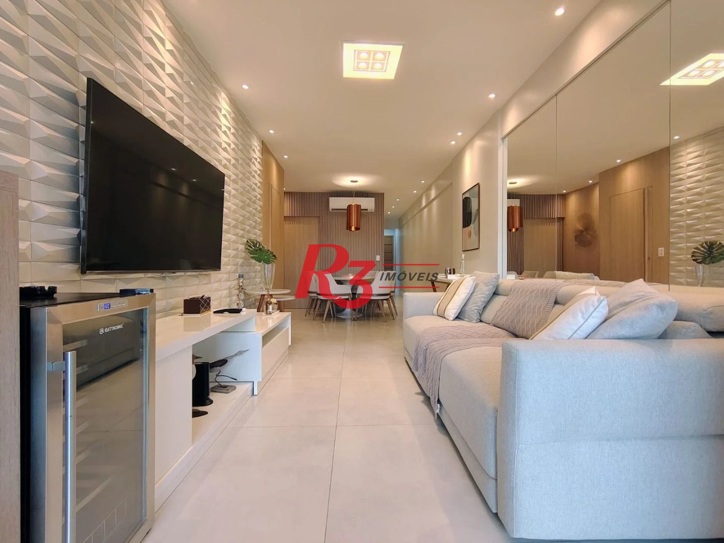 Apartamento com 3 dormitórios para alugar, com 104m², por R$ 15.000,00/mês - Gonzaga - Santos/SP