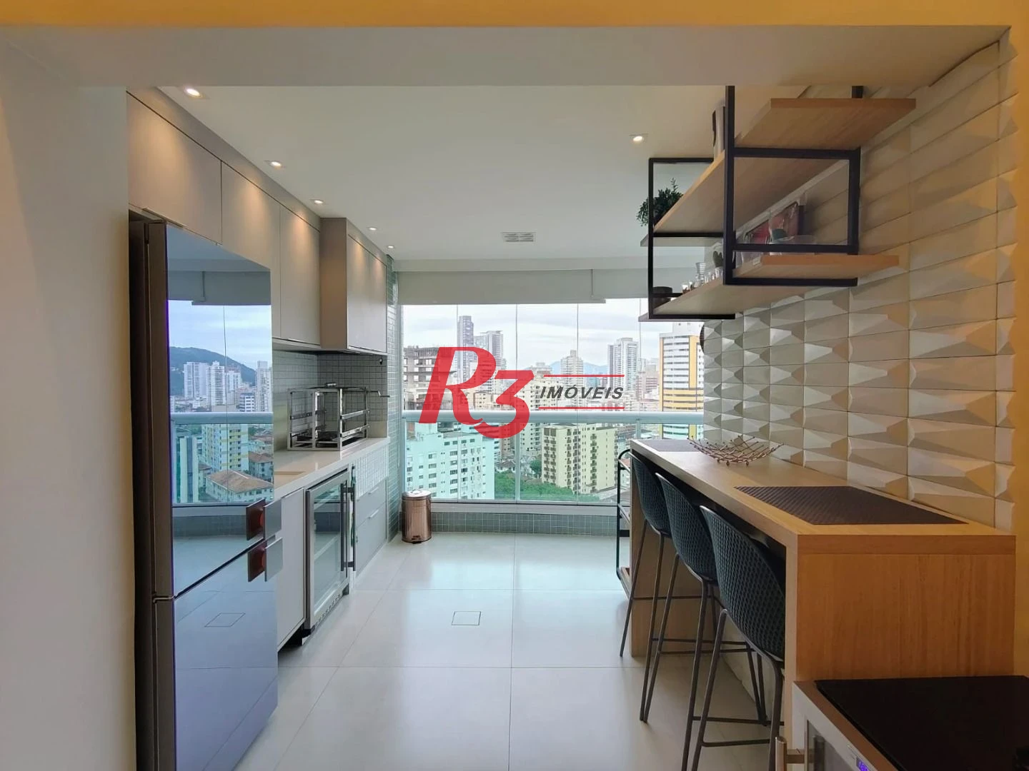 Apartamento com 3 dormitórios para alugar, com 104m², por R$ 15.000,00/mês - Gonzaga - Santos/SP
