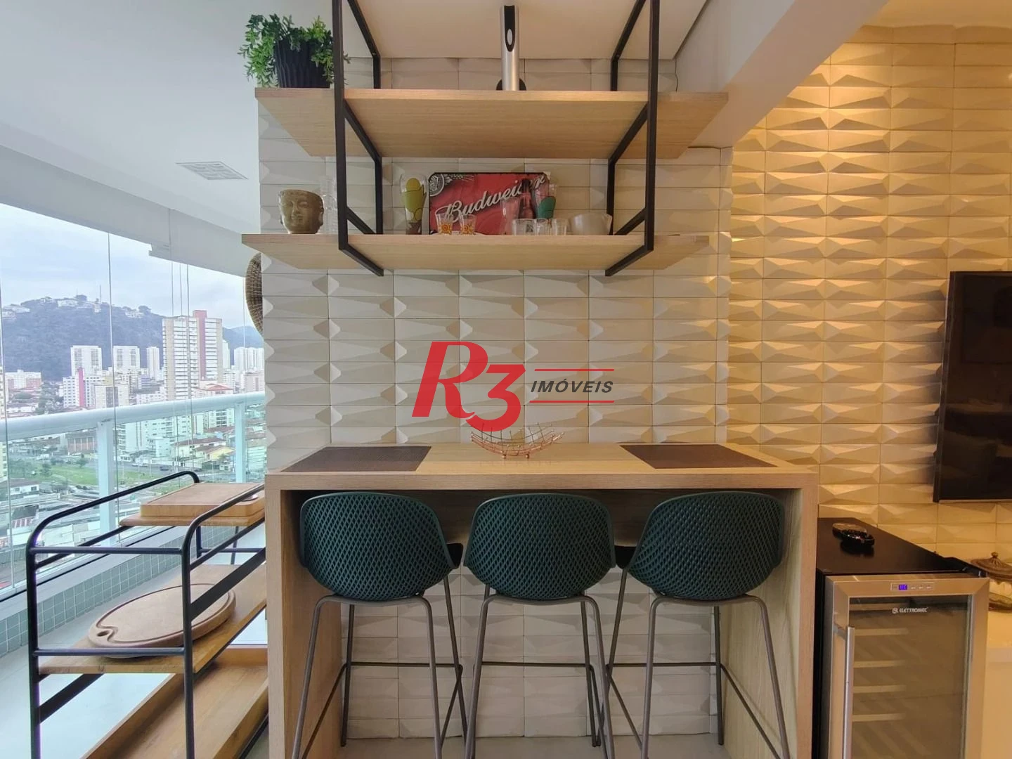 Apartamento com 3 dormitórios para alugar, com 104m², por R$ 15.000,00/mês - Gonzaga - Santos/SP