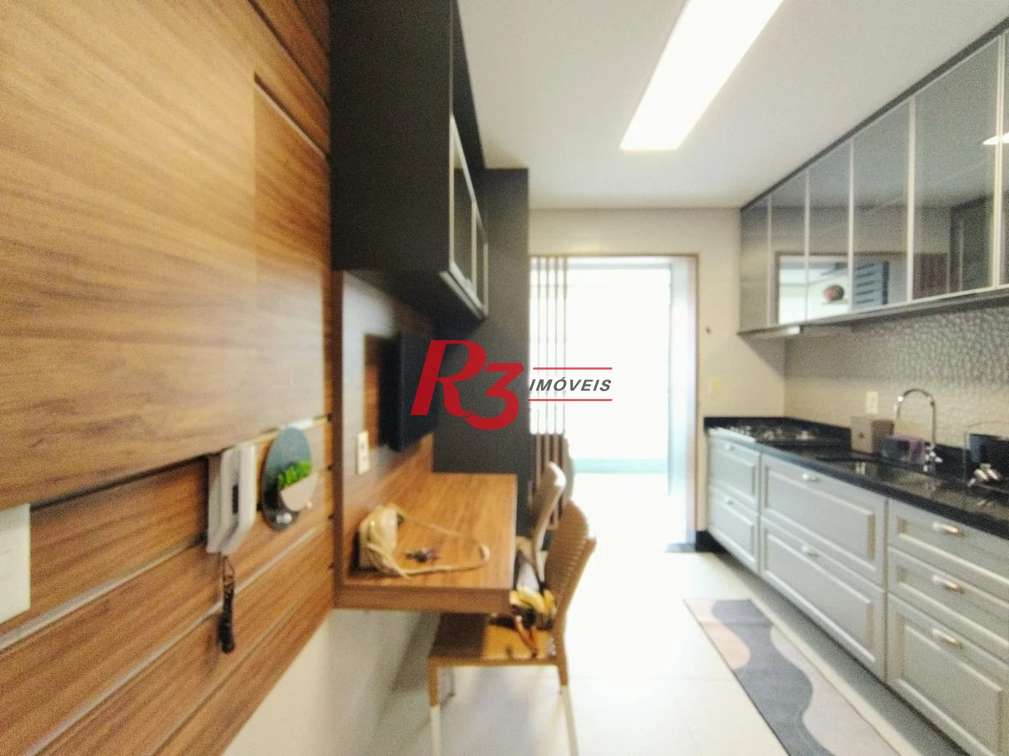 Apartamento com 3 dormitórios para alugar, com 104m², por R$ 15.000,00/mês - Gonzaga - Santos/SP