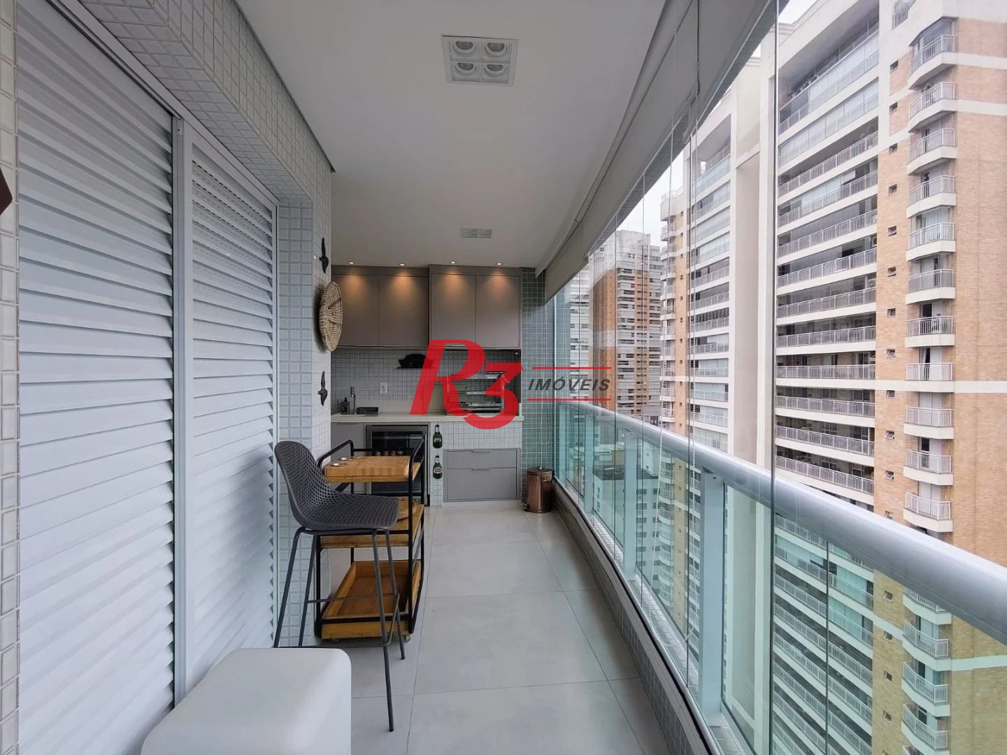 Apartamento com 3 dormitórios para alugar, com 104m², por R$ 15.000,00/mês - Gonzaga - Santos/SP