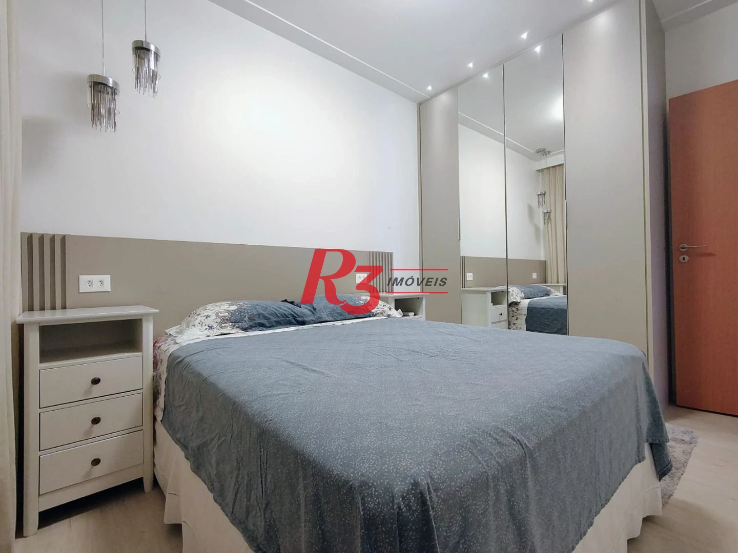 Apartamento com 3 dormitórios para alugar, com 104m², por R$ 15.000,00/mês - Gonzaga - Santos/SP