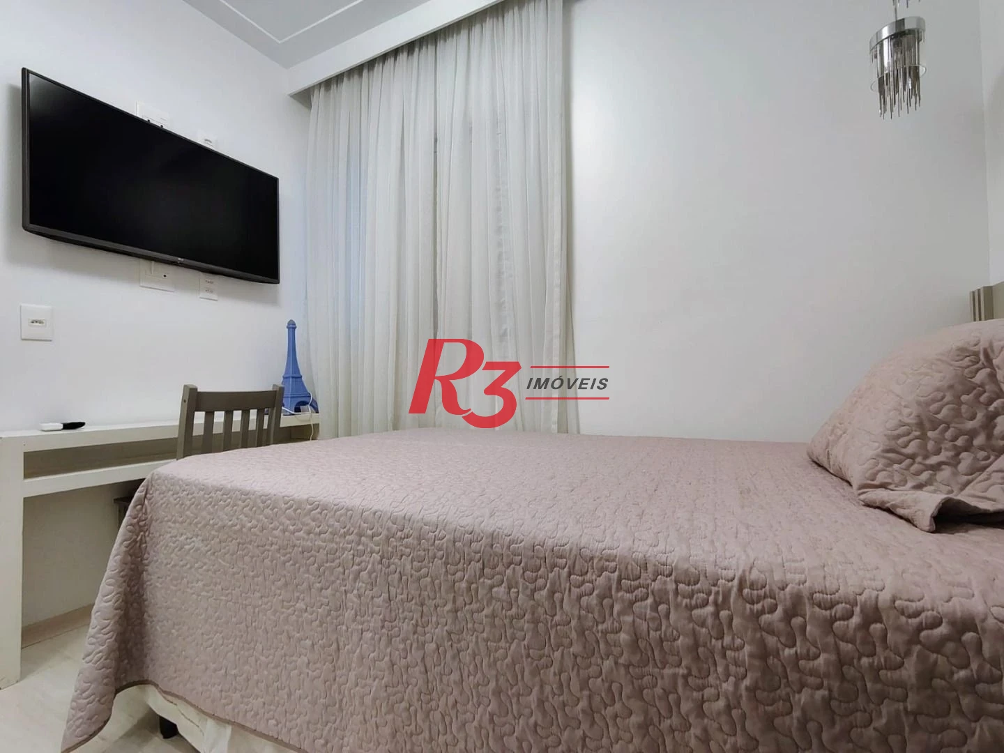 Apartamento com 3 dormitórios para alugar, com 104m², por R$ 15.000,00/mês - Gonzaga - Santos/SP