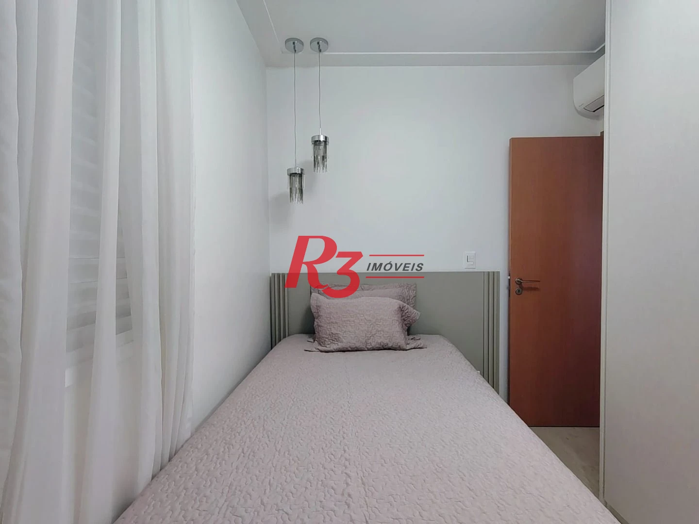 Apartamento com 3 dormitórios para alugar, com 104m², por R$ 15.000,00/mês - Gonzaga - Santos/SP