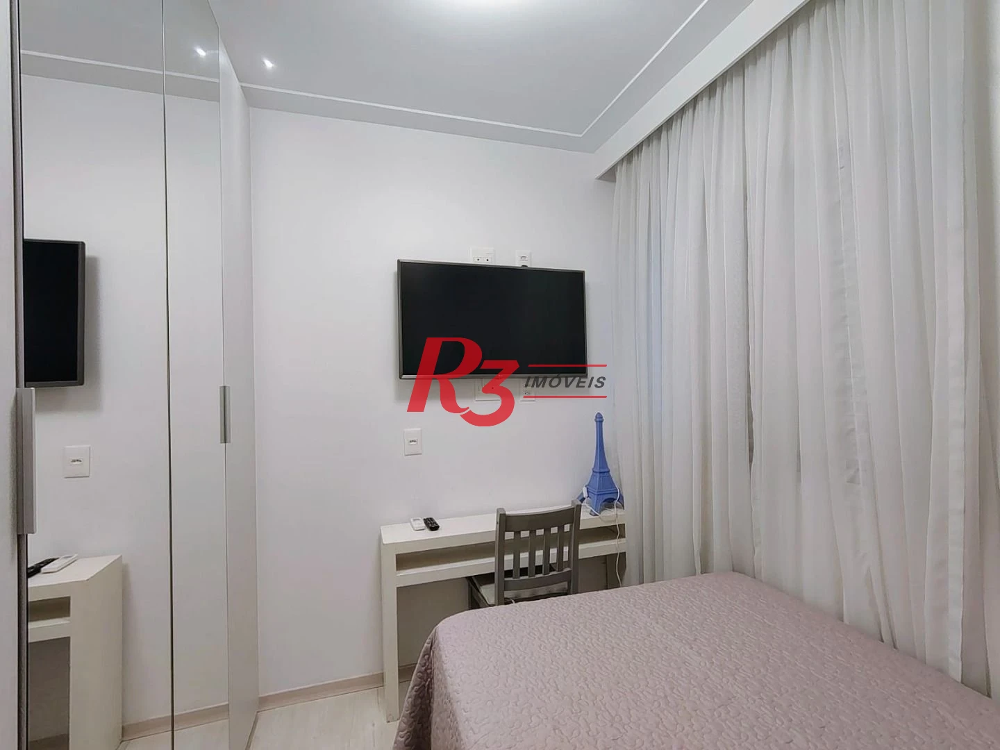 Apartamento com 3 dormitórios para alugar, com 104m², por R$ 15.000,00/mês - Gonzaga - Santos/SP