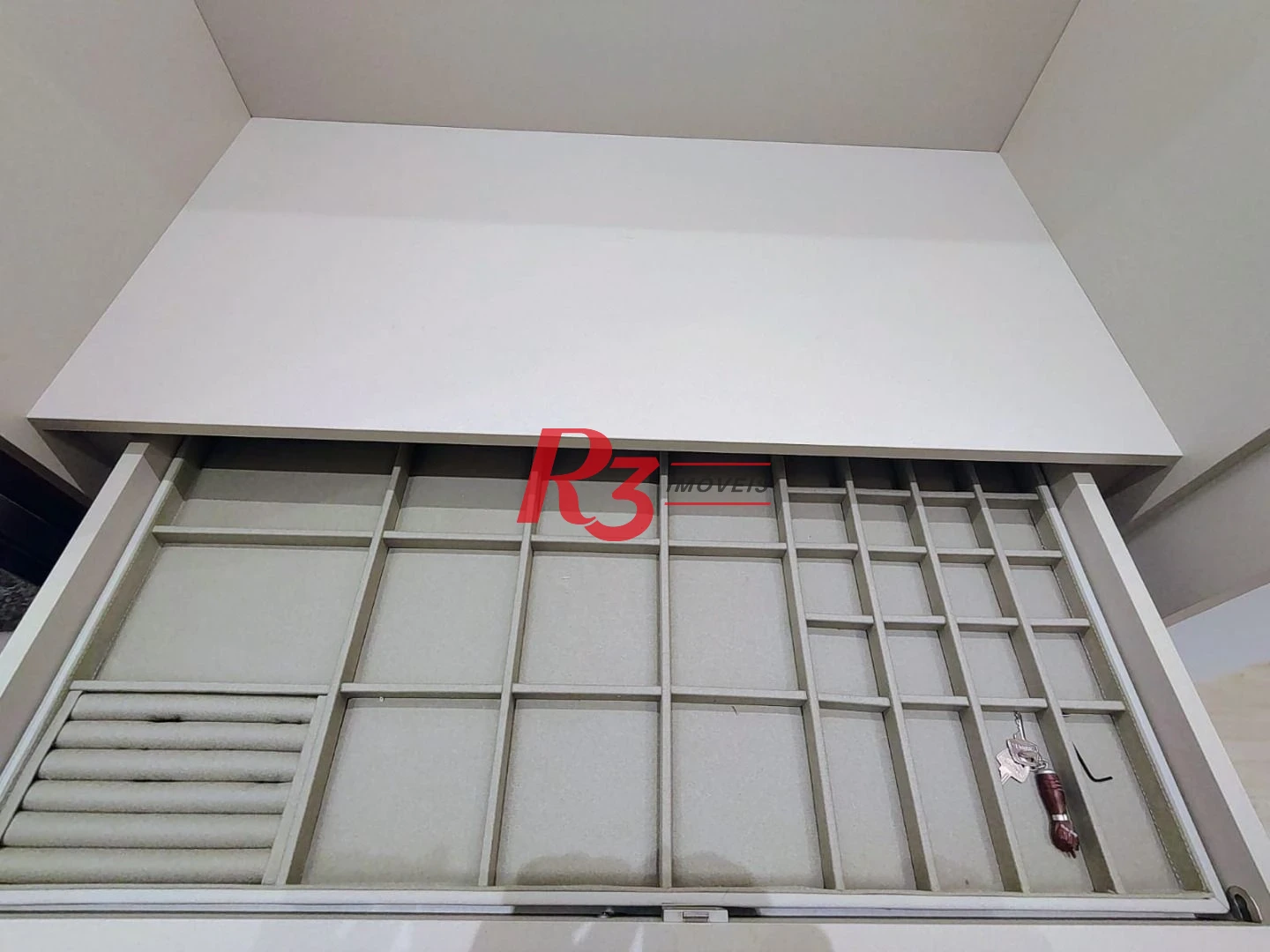 Apartamento com 3 dormitórios para alugar, com 104m², por R$ 15.000,00/mês - Gonzaga - Santos/SP