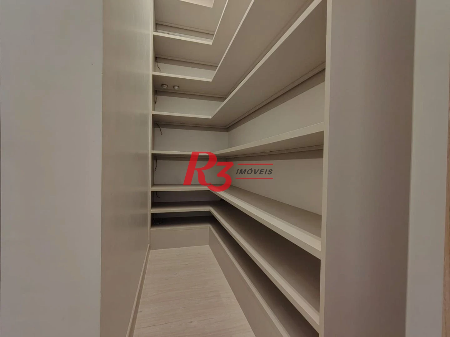 Apartamento com 3 dormitórios para alugar, com 104m², por R$ 15.000,00/mês - Gonzaga - Santos/SP