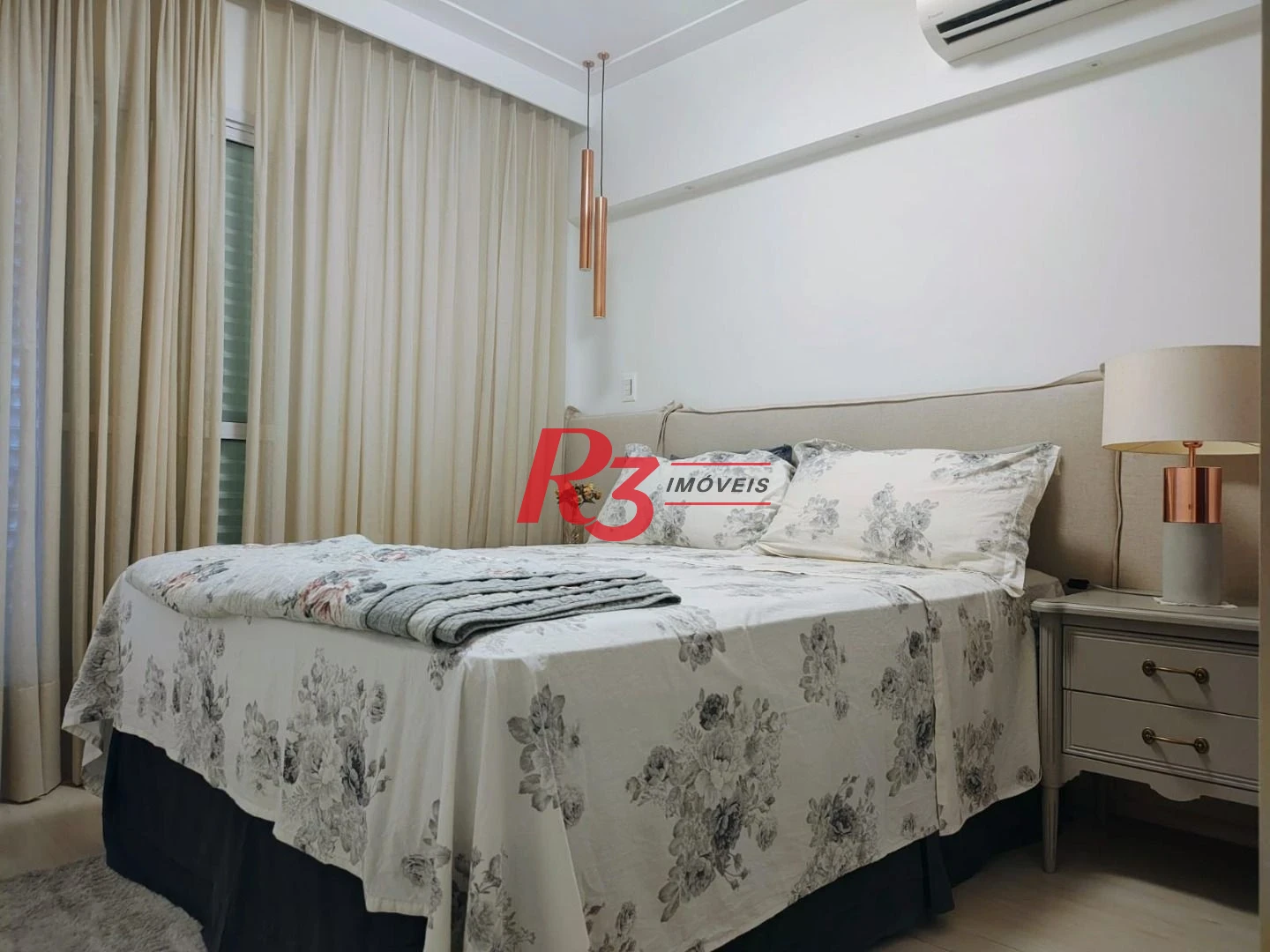 Apartamento com 3 dormitórios para alugar, com 104m², por R$ 15.000,00/mês - Gonzaga - Santos/SP