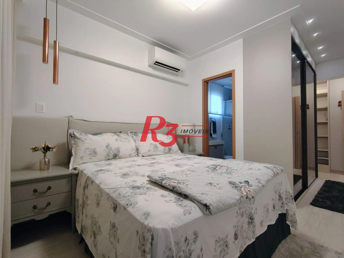 Apartamento com 3 dormitórios para alugar, com 104m², por R$ 15.000,00/mês - Gonzaga - Santos/SP