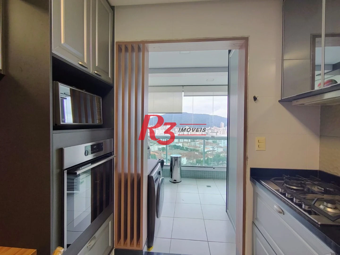 Apartamento com 3 dormitórios para alugar, com 104m², por R$ 15.000,00/mês - Gonzaga - Santos/SP