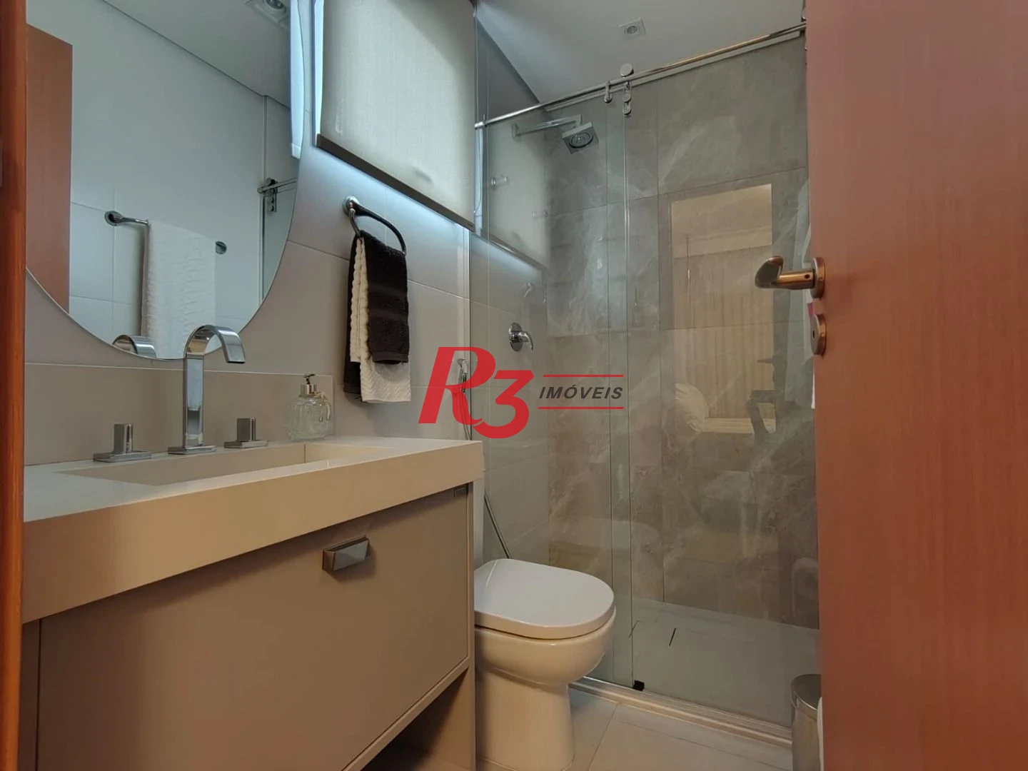 Apartamento com 3 dormitórios para alugar, com 104m², por R$ 15.000,00/mês - Gonzaga - Santos/SP