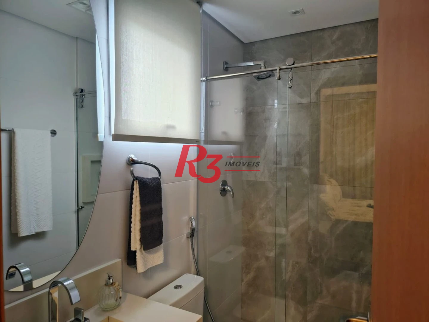 Apartamento com 3 dormitórios para alugar, com 104m², por R$ 15.000,00/mês - Gonzaga - Santos/SP