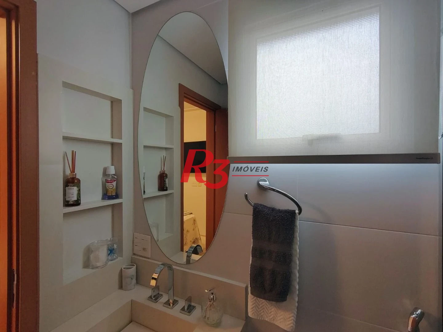 Apartamento com 3 dormitórios para alugar, com 104m², por R$ 15.000,00/mês - Gonzaga - Santos/SP