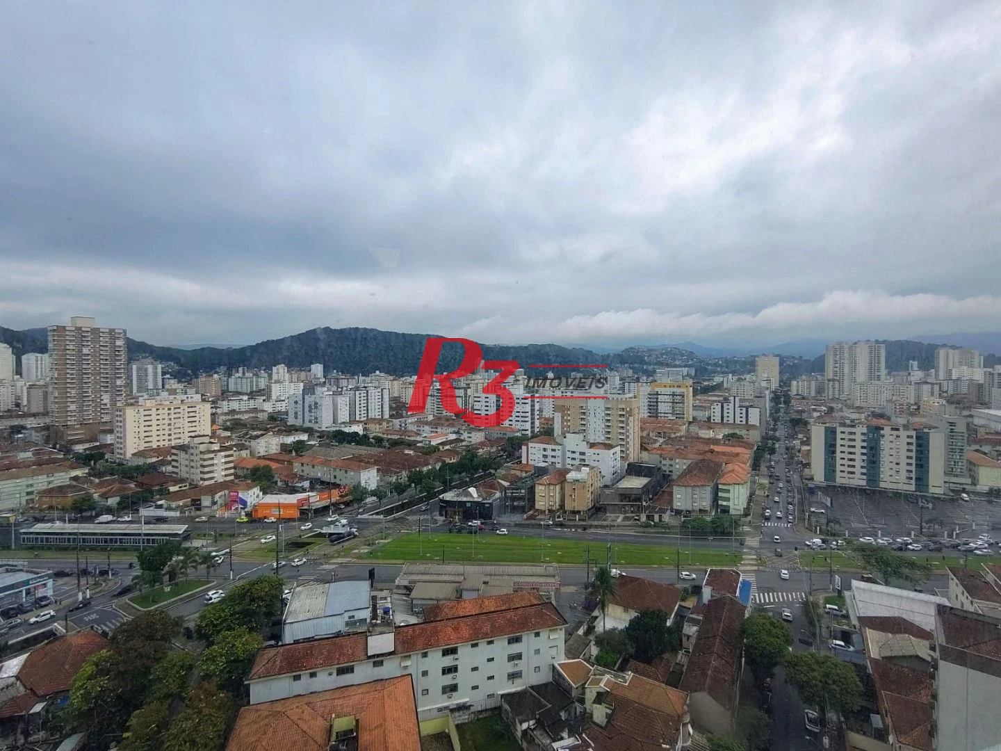 Apartamento com 3 dormitórios para alugar, com 104m², por R$ 15.000,00/mês - Gonzaga - Santos/SP
