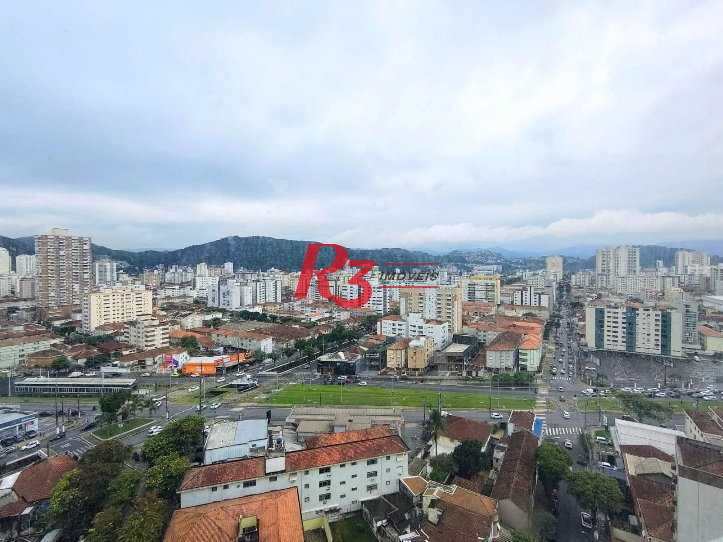 Apartamento com 3 dormitórios para alugar, com 104m², por R$ 15.000,00/mês - Gonzaga - Santos/SP