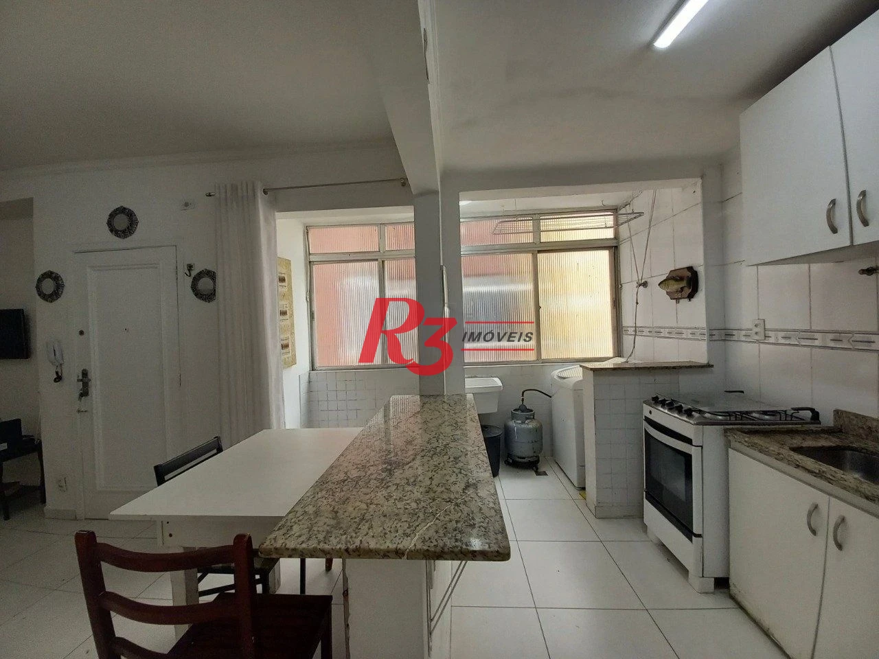 Apartamento com 2 dormitórios à venda, 60 m² por R$ 450.000,00 - Gonzaga - Santos/SP