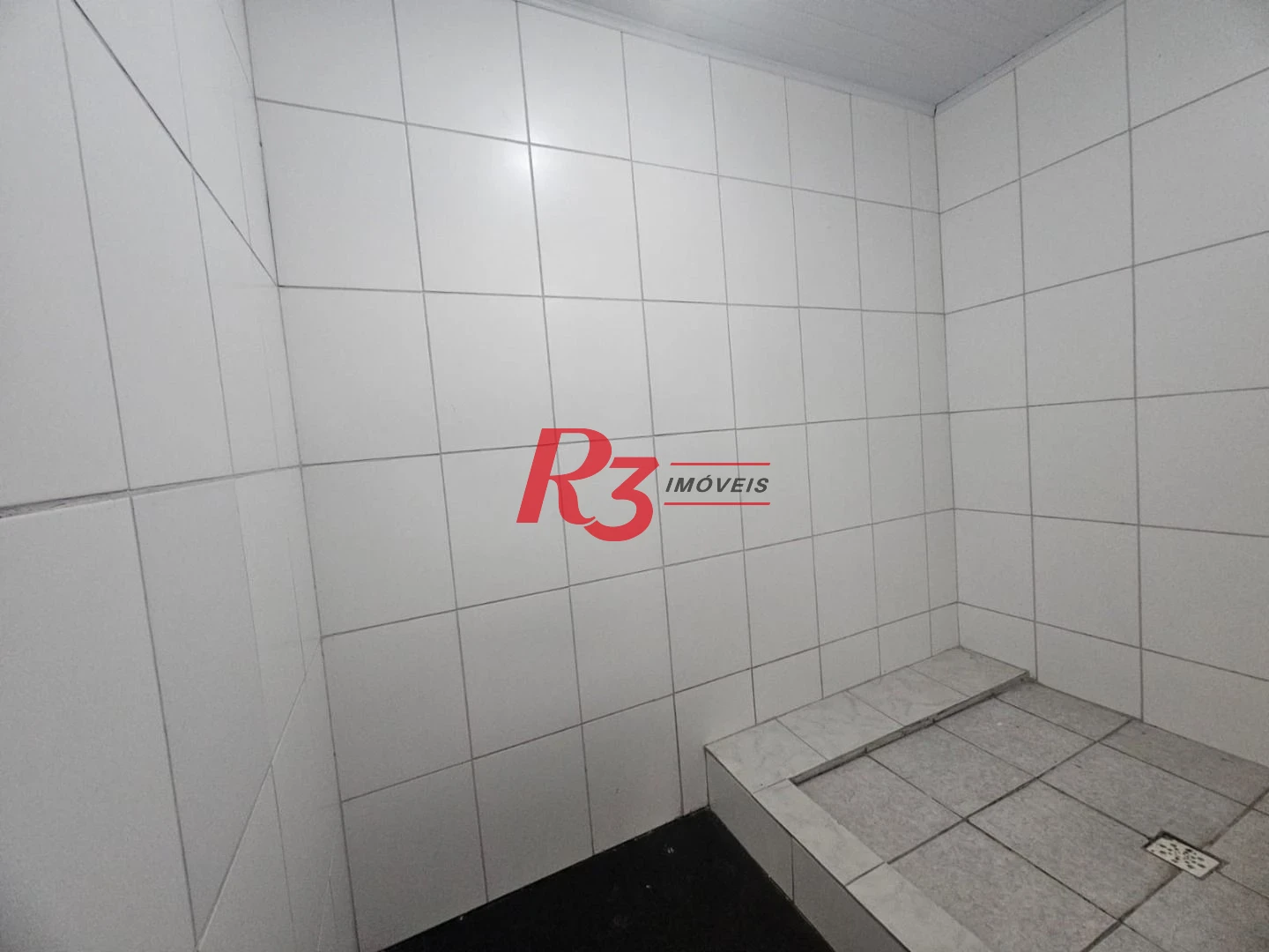 Sala Ampla sem Divisórias na Carvalho de Mendonça – 200m² | 2 Banheiros | Vista Livre