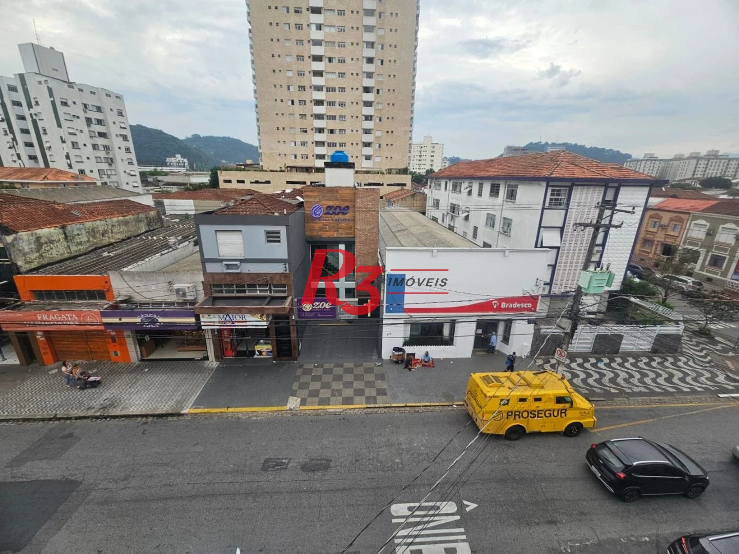 Sala Ampla sem Divisórias na Carvalho de Mendonça – 200m² | 2 Banheiros | Vista Livre