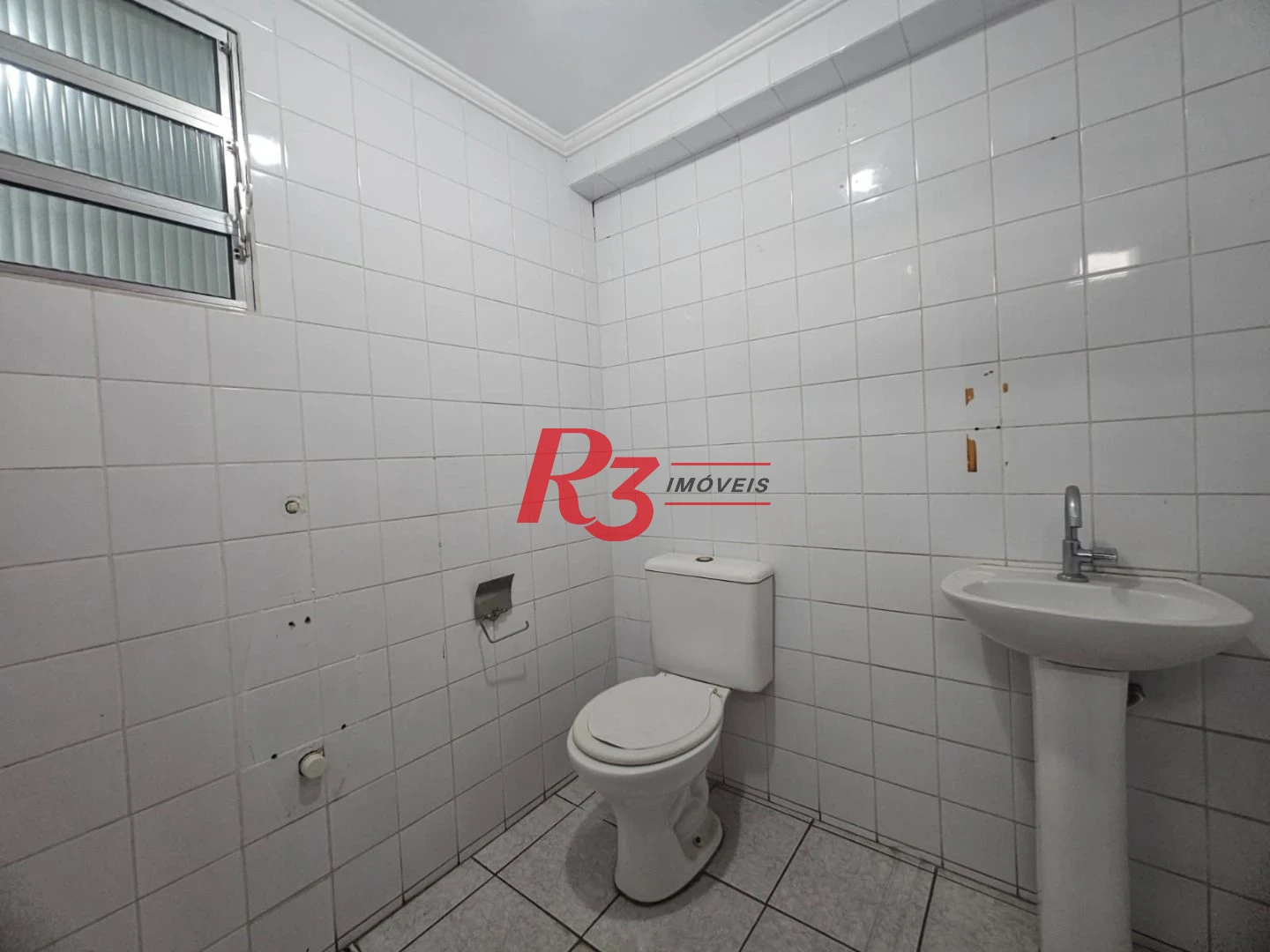 Sala Ampla sem Divisórias na Carvalho de Mendonça – 200m² | 2 Banheiros | Vista Livre