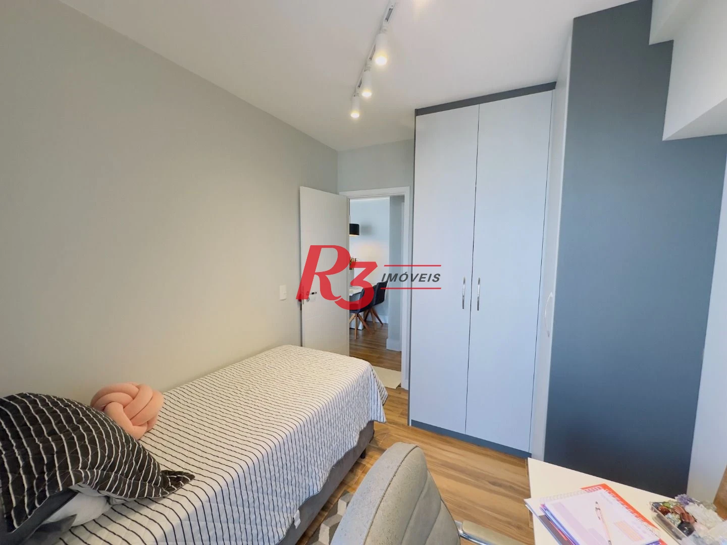 Apartamento com 2 dormitórios à venda, 69 m² por R$ 770.000,00 - Encruzilhada - Santos/SP