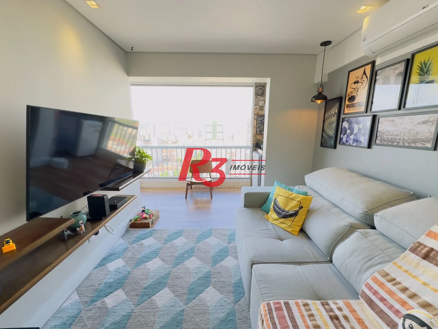 Apartamento com 2 dormitórios à venda, 69 m² por R$ 770.000,00 - Encruzilhada - Santos/SP