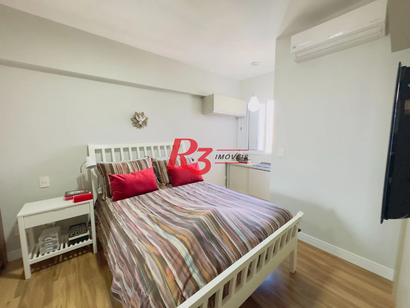 Apartamento com 2 dormitórios à venda, 69 m² por R$ 770.000,00 - Encruzilhada - Santos/SP
