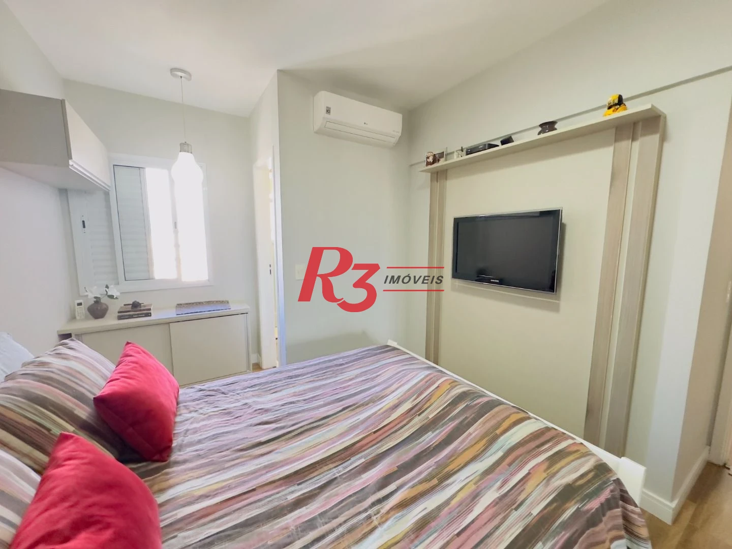 Apartamento com 2 dormitórios à venda, 69 m² por R$ 770.000,00 - Encruzilhada - Santos/SP