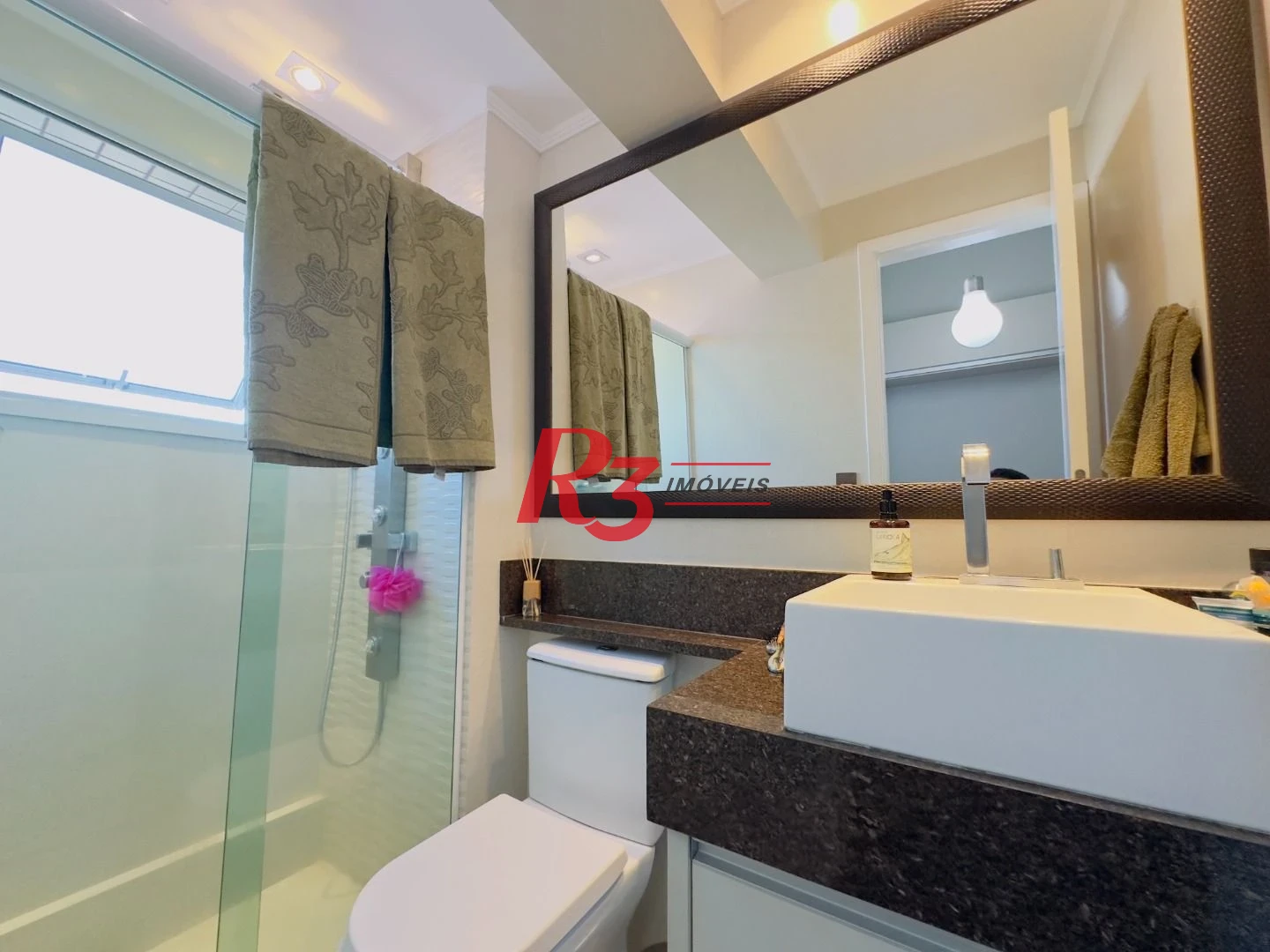 Apartamento com 2 dormitórios à venda, 69 m² por R$ 770.000,00 - Encruzilhada - Santos/SP