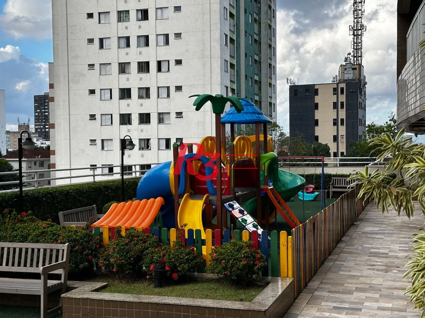 Apartamento com 2 dormitórios à venda, 69 m² por R$ 770.000,00 - Encruzilhada - Santos/SP