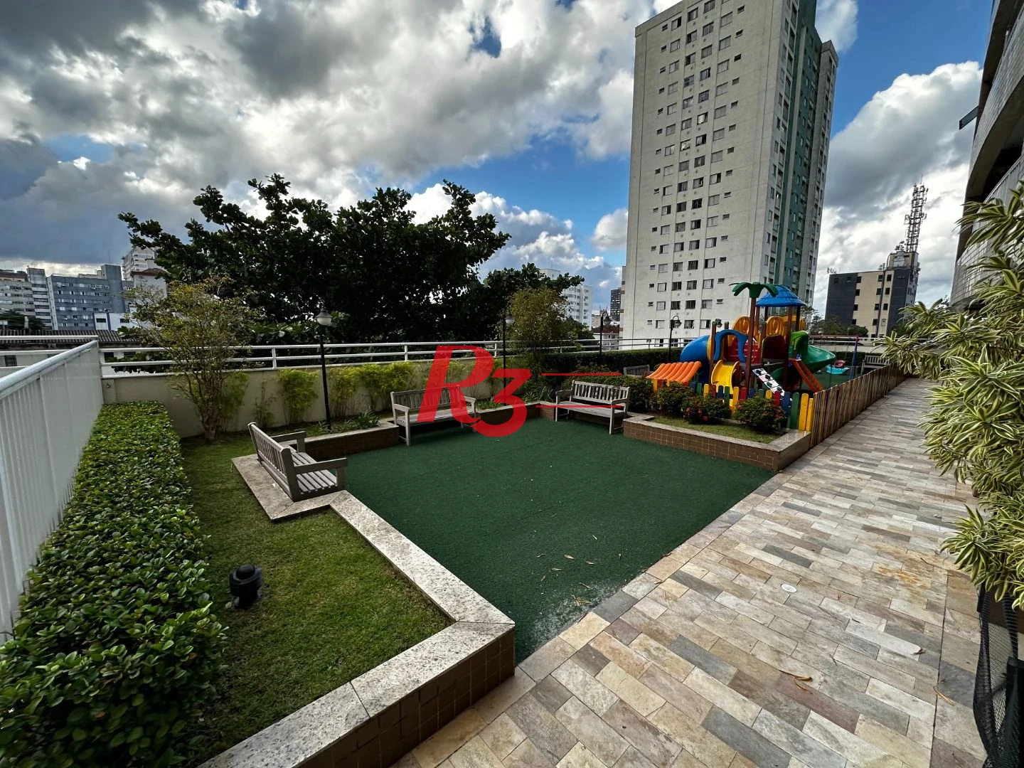 Apartamento com 2 dormitórios à venda, 69 m² por R$ 770.000,00 - Encruzilhada - Santos/SP