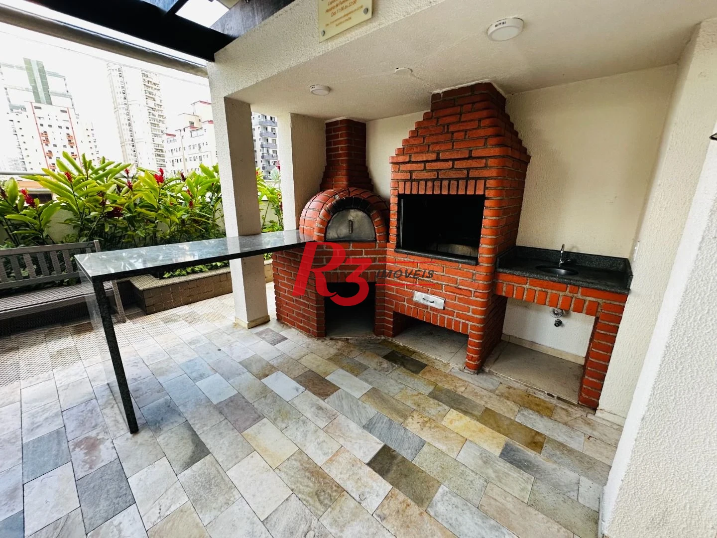 Apartamento com 2 dormitórios à venda, 69 m² por R$ 770.000,00 - Encruzilhada - Santos/SP